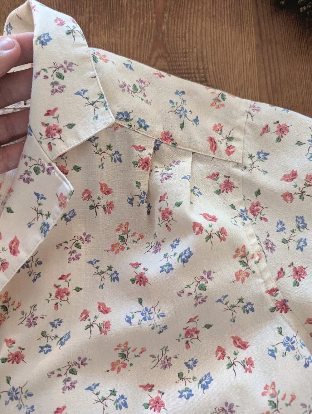 Vintage Gloria Vanderbilt Ditsy Floral Camp Collar Blouse Top Size 4 - Picture 4 of 7
